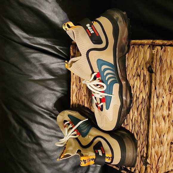 Tennis - Picture 2 of 3